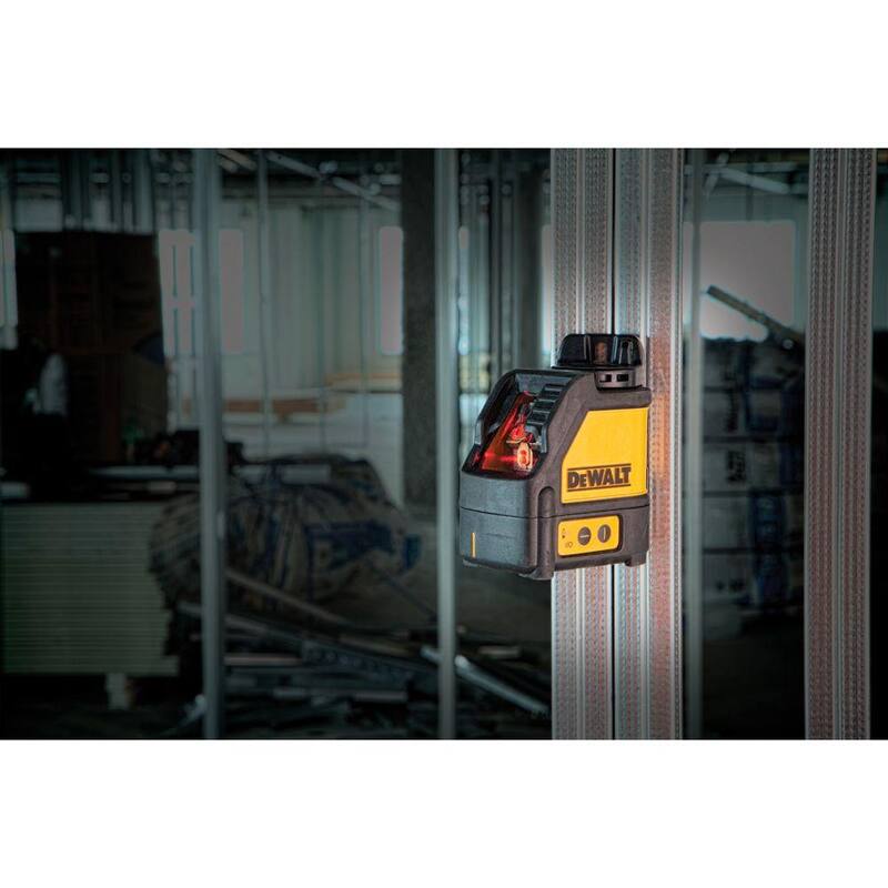 DEWALT 165 ft. Kit de nivel láser de líneas cruzadas autonivelante en rojo y trípode ajustable y portátil de nivel láser - DW088K-QUW0881T