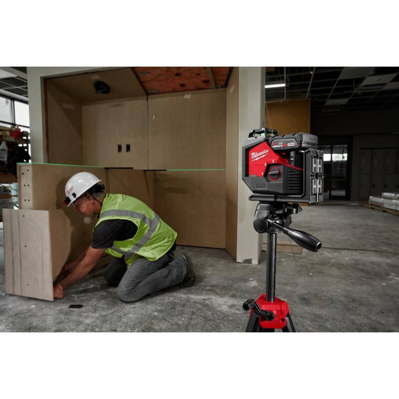 Nivel láser verde autoplaneante Milwaukee M12 de 12 voltios, 165 pies, de un solo plano y 360° con paquete de batería de 3.0 - 3631-20-48-11-2430