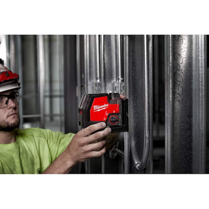 Milwaukee 100 ft. Kit de nivel láser recargable con línea transversal y puntos de plomada verdes con montura láser de conexión rápida de 360° - 3522-21-48-35-1311