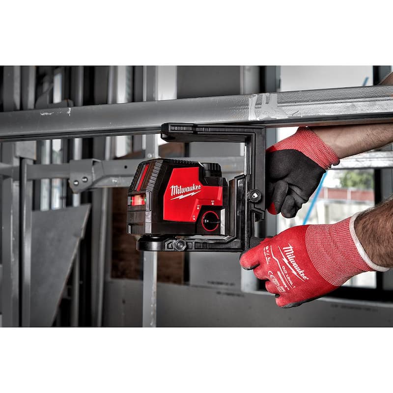 Milwaukee 100 ft. Kit de nivel láser recargable con línea transversal y puntos de plomada verdes con montura láser de conexión rápida de 360° - 3522-21-48-35-1311