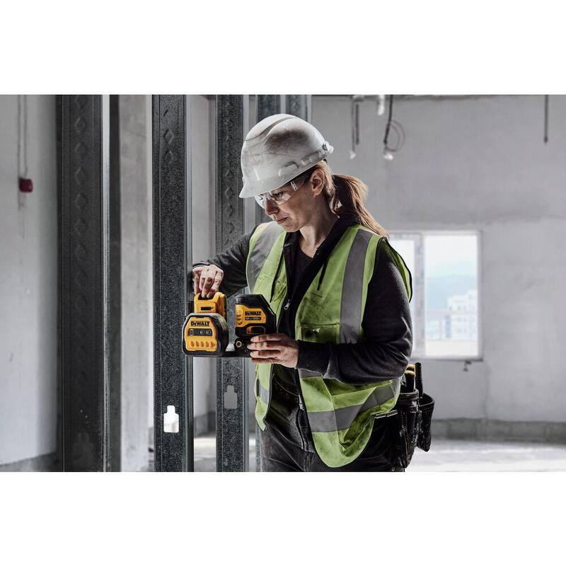 Kit nivel láser de líneas cruzadas verde inalámbrico DEWALT 20V Max de iones de litio, (1) batería de 2.0Ah, cargador y estuche TSTAK - DCLE34020G