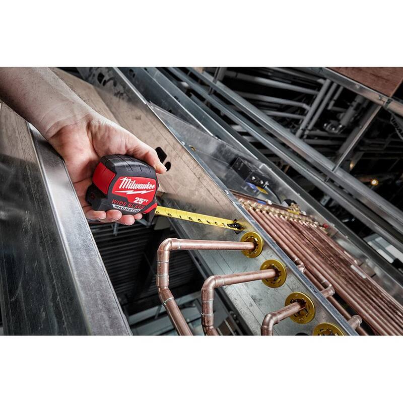 Cinta métrica magnética de hoja ancha Milwaukee de 25 pies x 1-5/16 pulgadas con alcance de 17 pies - 48-22-0225M
