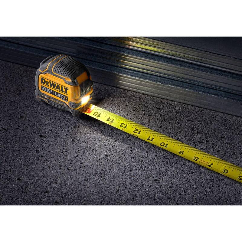 Cinta métrica de 25 pies con luz LED recargable - DWHT35625S