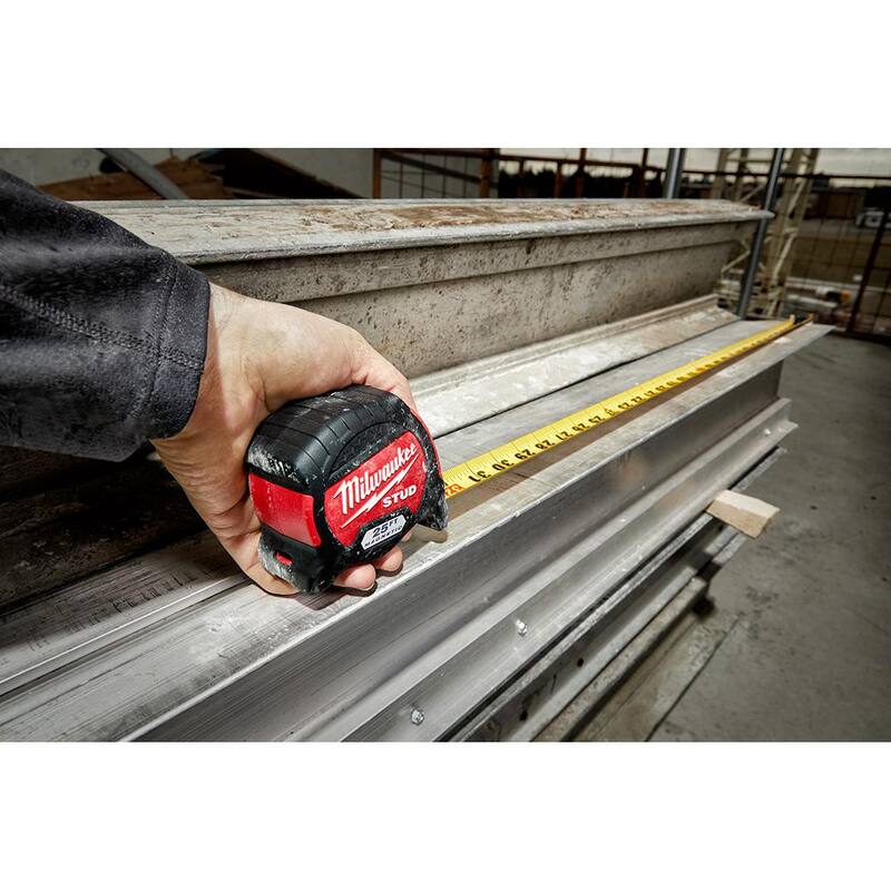 Cinta métrica magnética STUD Gen II de Milwaukee de 25 pies x 1-5/16 pulgadas con alcance de 17 pies - 48-22-9725M