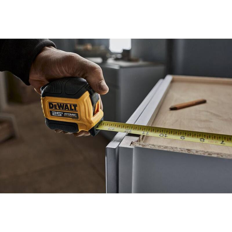 Cinta métrica DEWALT ATOMIC de 25 pies x 1-1/8 pulgadas (paquete de 2) - DWHT79325Z