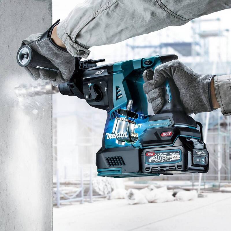 Martillo rotativo inalámbrico Makita 40V Max XGT sin escobillas de 1-1/8 pulgadas, con kit de cincelado intercambiable AWS Capable (4.0Ah) - GRH02M1