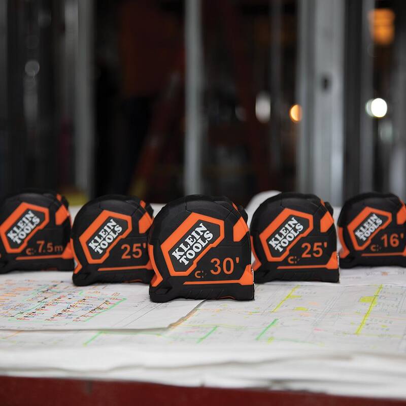 Cinta métrica de 25 pies con gancho doble magnético - 9225R de Klein Tools