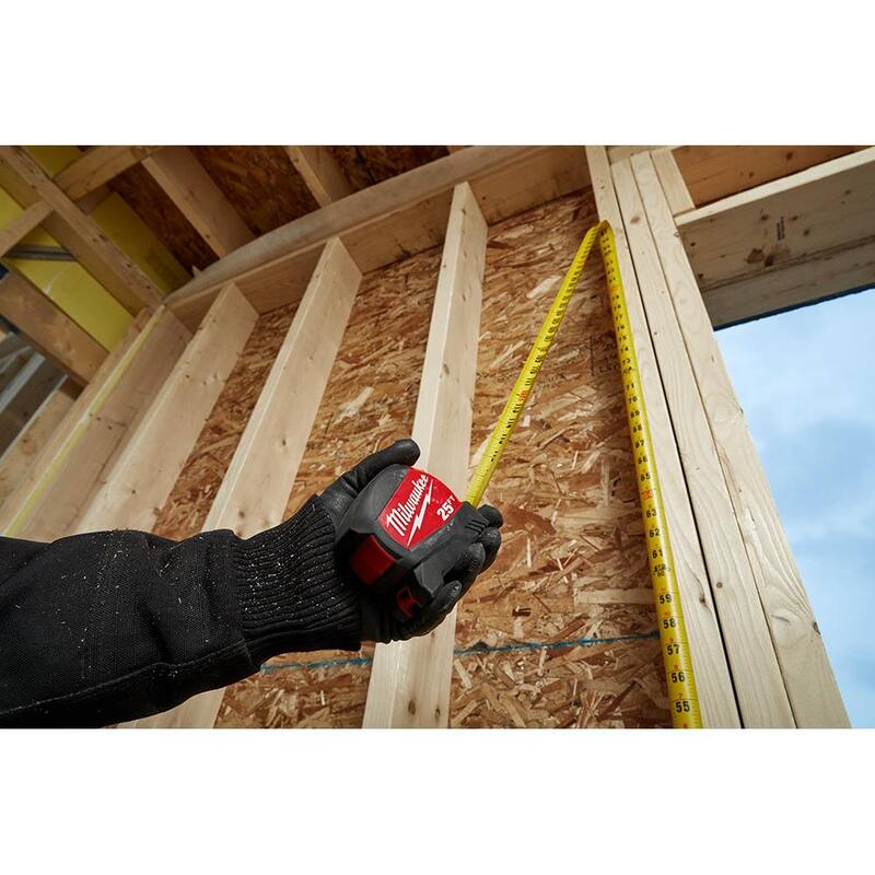 Milwaukee 8 m/26 ft. x 1-3/16 pulgadas Cinta métrica de hoja ancha compacta con alcance de 15 ft. - 48-22-0426