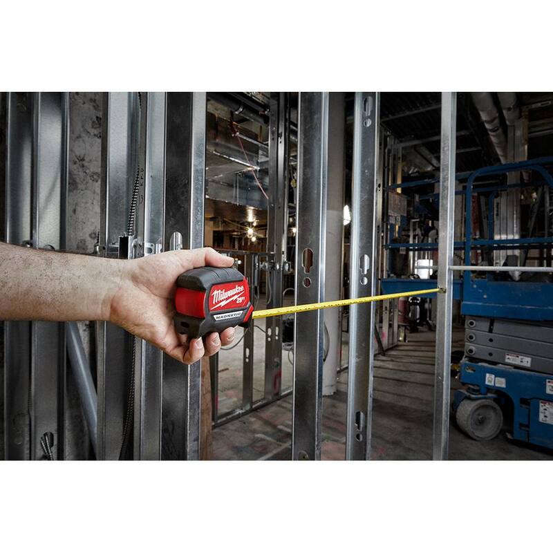 Milwaukee Cinta Métrica Magnética Compacta de 25 pies x 1 pulgada con Destornillador de 11 en 1 - 48-22-0325-48-22-2761