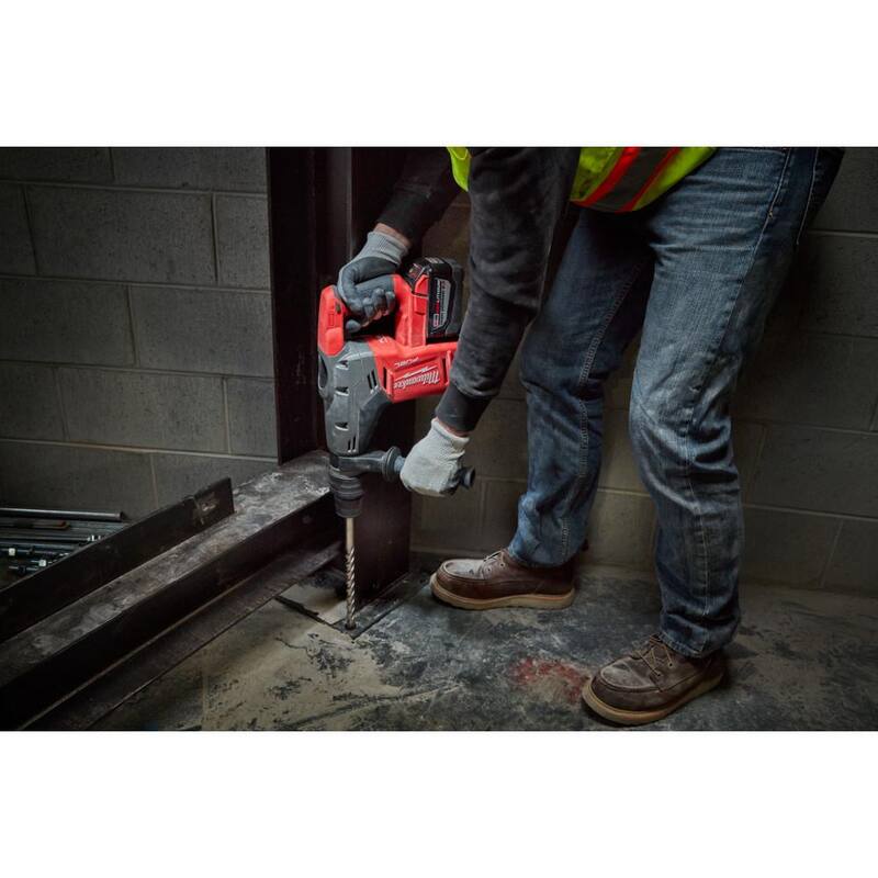 Milwaukee M18 FUEL 18-Volt Lithium-Ion Brushless Cordless 1-9/16 pulgadas SDS-Max Rotary Hammer Kit con dos baterías de 8.0Ah y esmeriladora - 2717-22HD-2980-20
