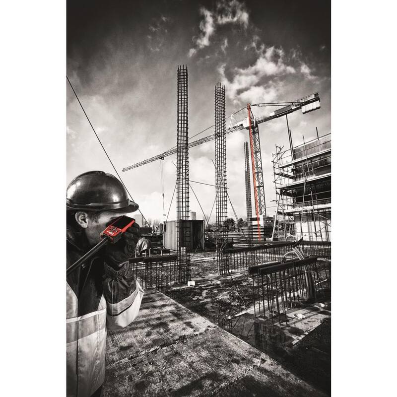 Medidor de distancia láser PD-E Hilti de 650 pies con (2) pilas AAA, correa de mano y estuche - 2062051