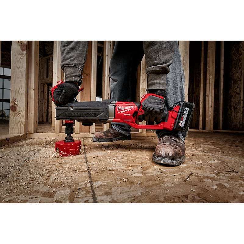 Milwaukee M18 FUEL 18-Volt Lithium-Ion Brushless Cordless GEN 2 SUPER HAWG Taladro de ángulo recto de 7/16 pulgadas con juego de sierra perforadora PACKOUT de 9 piezas - 2811-20-49-56-9295.
