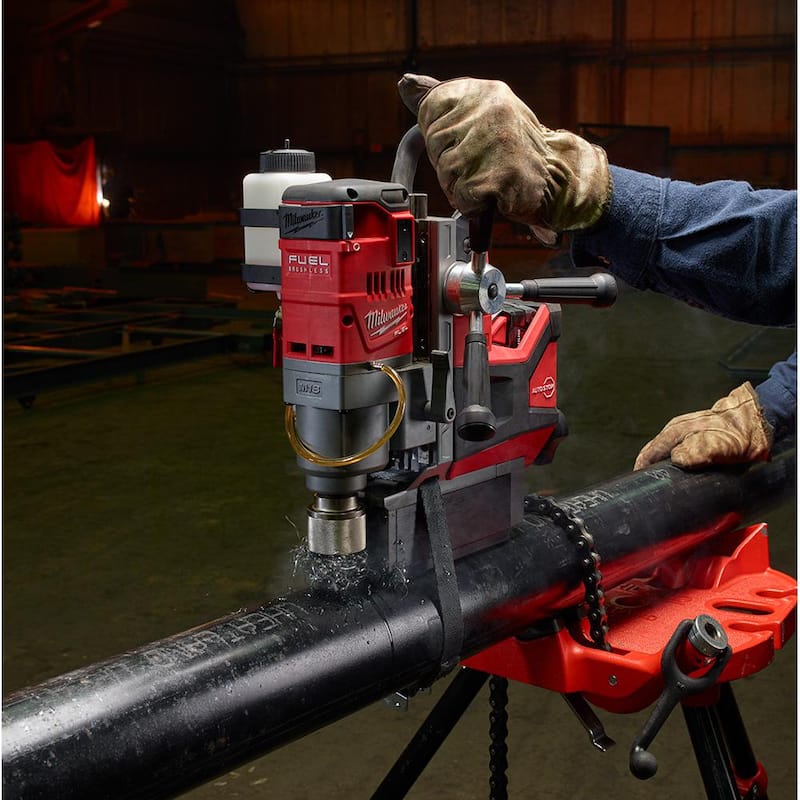Milwaukee M18 FUEL 18V Taladro magnético inalámbrico 1-1/2 pulgadas Lineman de iones de litio sin escobillas Kit de alta demanda con dos baterías de 8.0Ah - 2788-22HD
