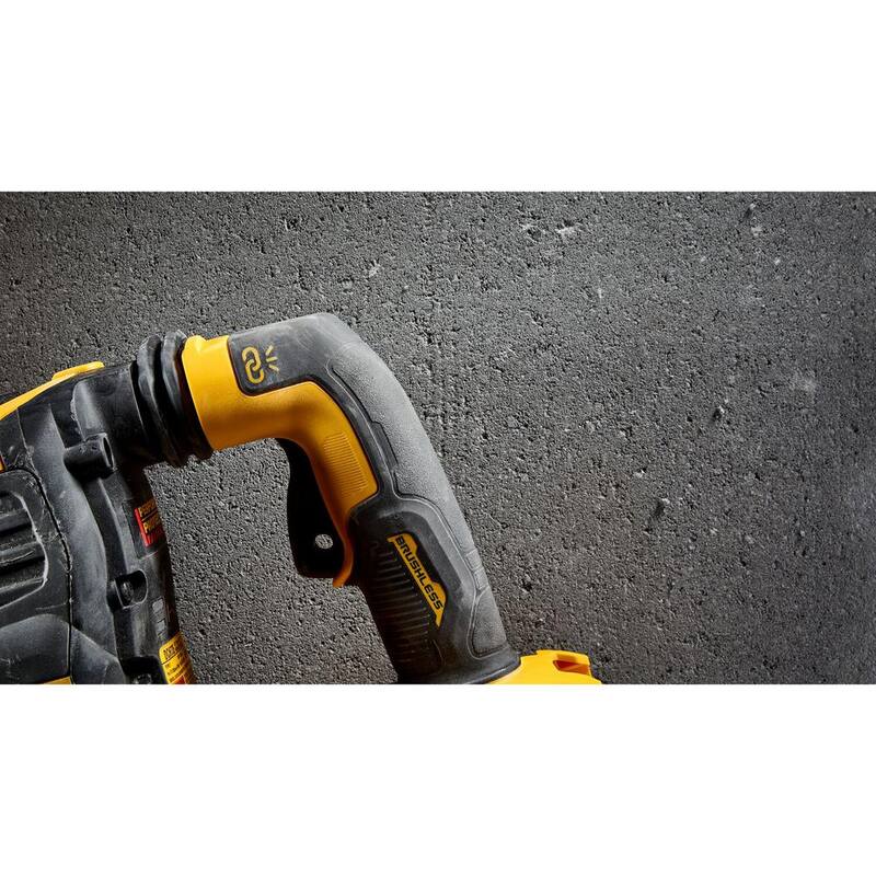 Martillo rotativo SDS Max inalámbrico sin escobillas DEWALT 60V FLEXVOLT de 1-7/8 pulgadas, kit con (2) baterías de 9.0Ah, cargador y caja de kit - DCH735X2