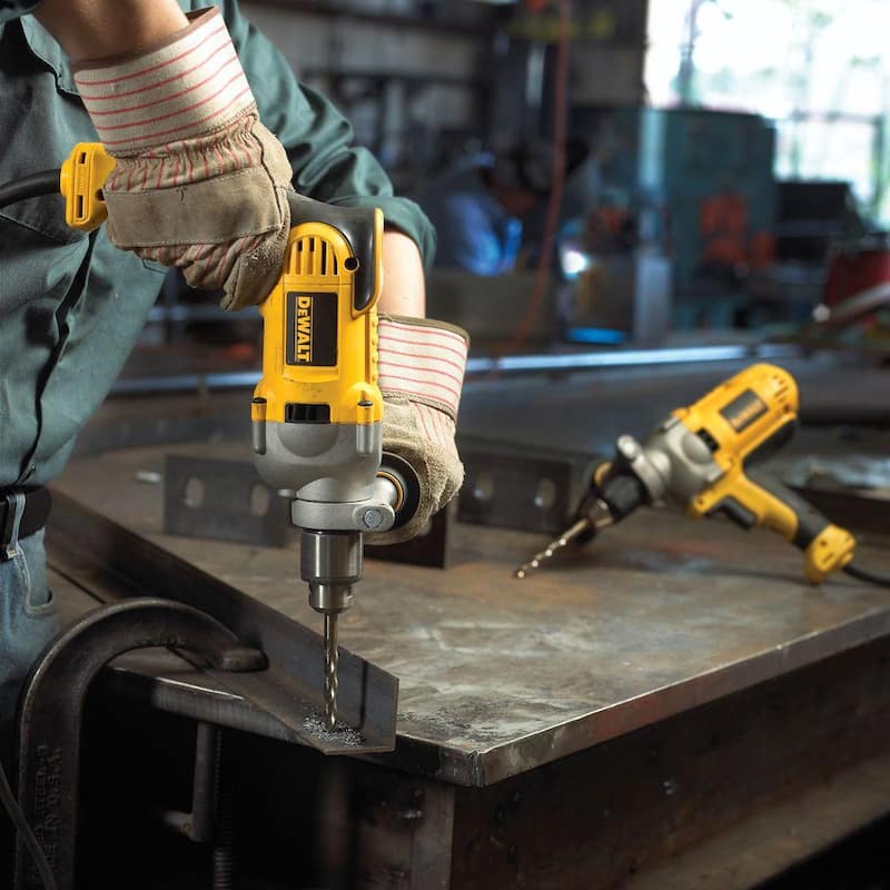 DEWALT Taladro con empuñadura tipo pistola de 10 amperes y 1/2 pulg. (13 mm) de velocidad variable y reversa - DWD210G.