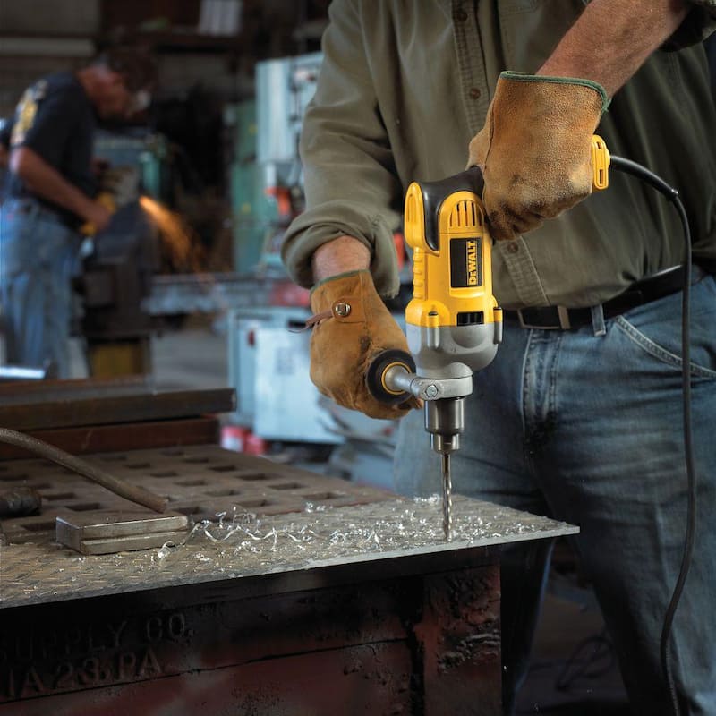 DEWALT Taladro con empuñadura tipo pistola de 10 amperes y 1/2 pulg. (13 mm) de velocidad variable y reversa - DWD210G.