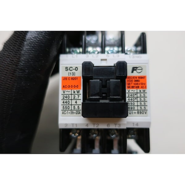 Interruptor magnético de 2.8-4.2A Amp 110-120/120-130V-AC Starter de voltaje completo - SW-0/2E de Fuji Electric.