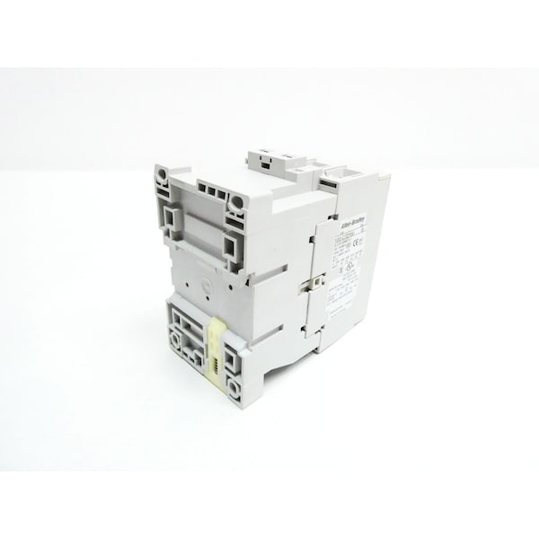 Allen Bradley 120V-AC 90A AMP 50HP AC CONTACTOR - 100-C72D10

Contactador de CA de 120V-AC, 90A, 50HP - 100-C72D10