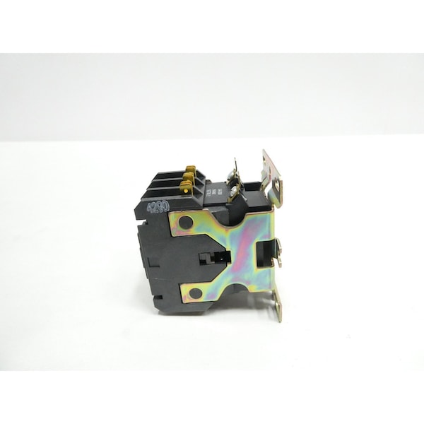 Contactor de corriente alterna de 104-120V AC, 30A y 15Hp - C25DND330A de Eaton Cutler-Hammer