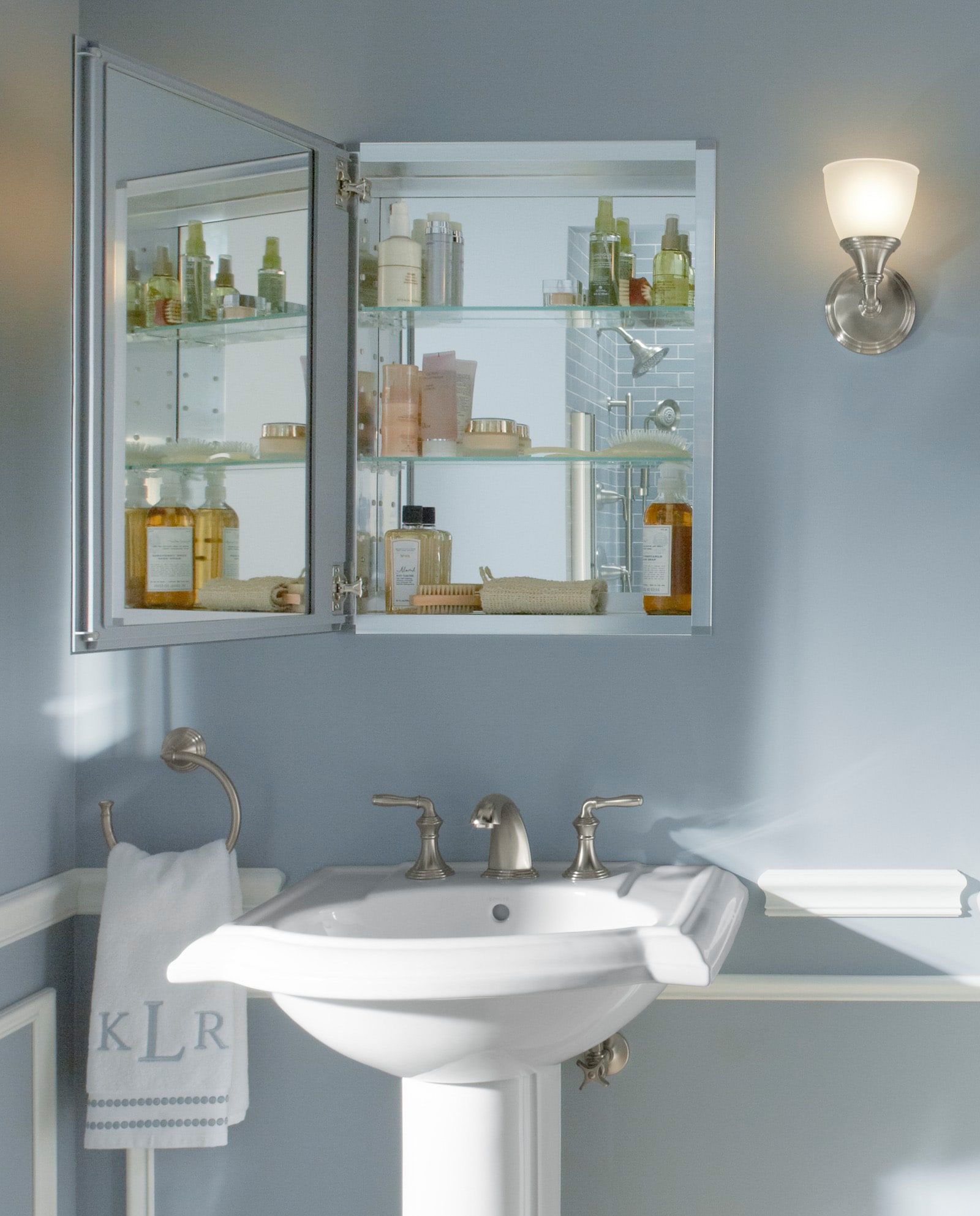 Lavabo de pedestal de porcelana blanca Devonshire de KOHLER (combinación 24.125 pulgadas x 19.75 pulgadas x 33.5 pulgadas) - 2286-8-0