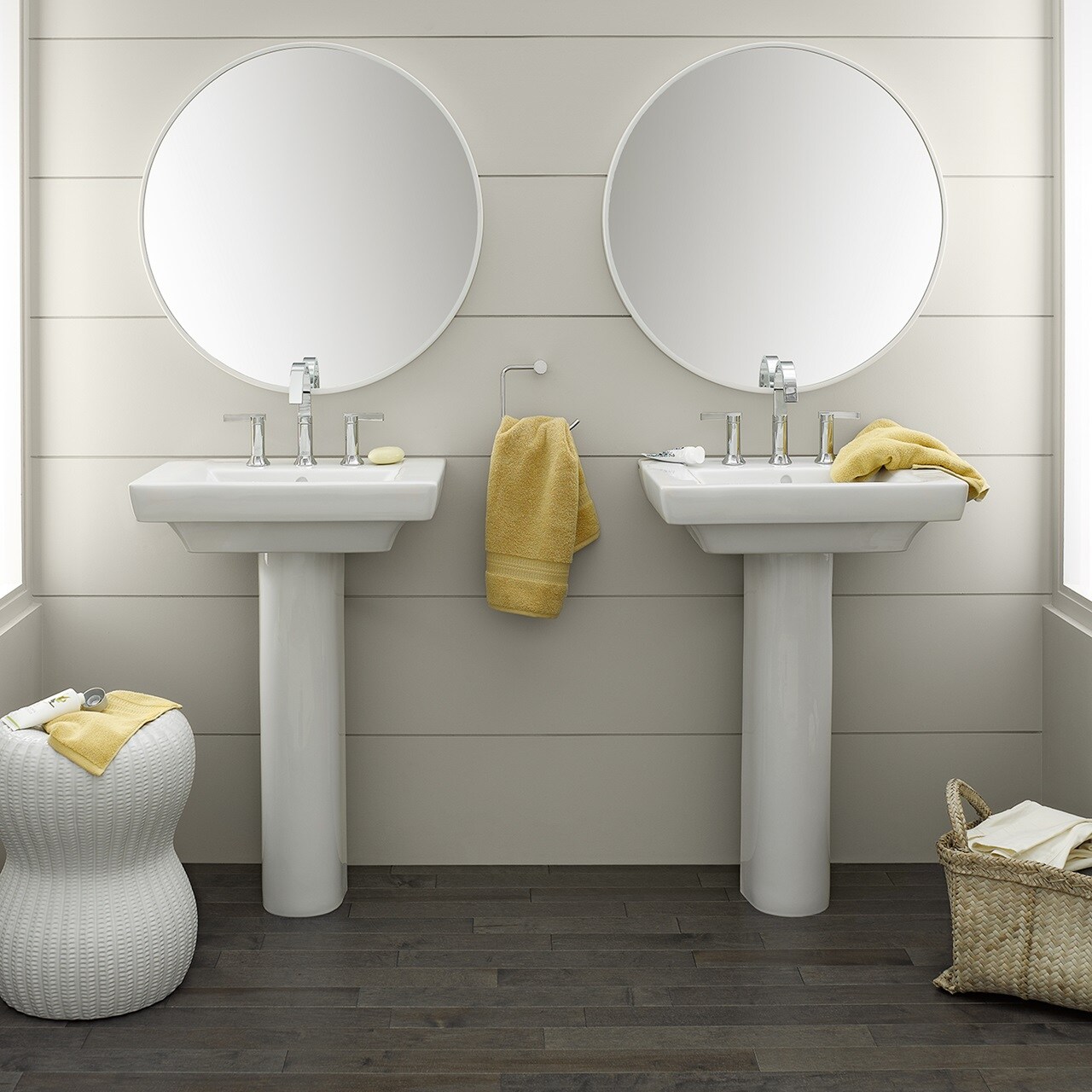 American Standard Boulevard Lavabo de pedestal de porcelana blanca con desagüe (19 pulgadas x 24 pulgadas x 35.5 pulgadas) - 0641008.020