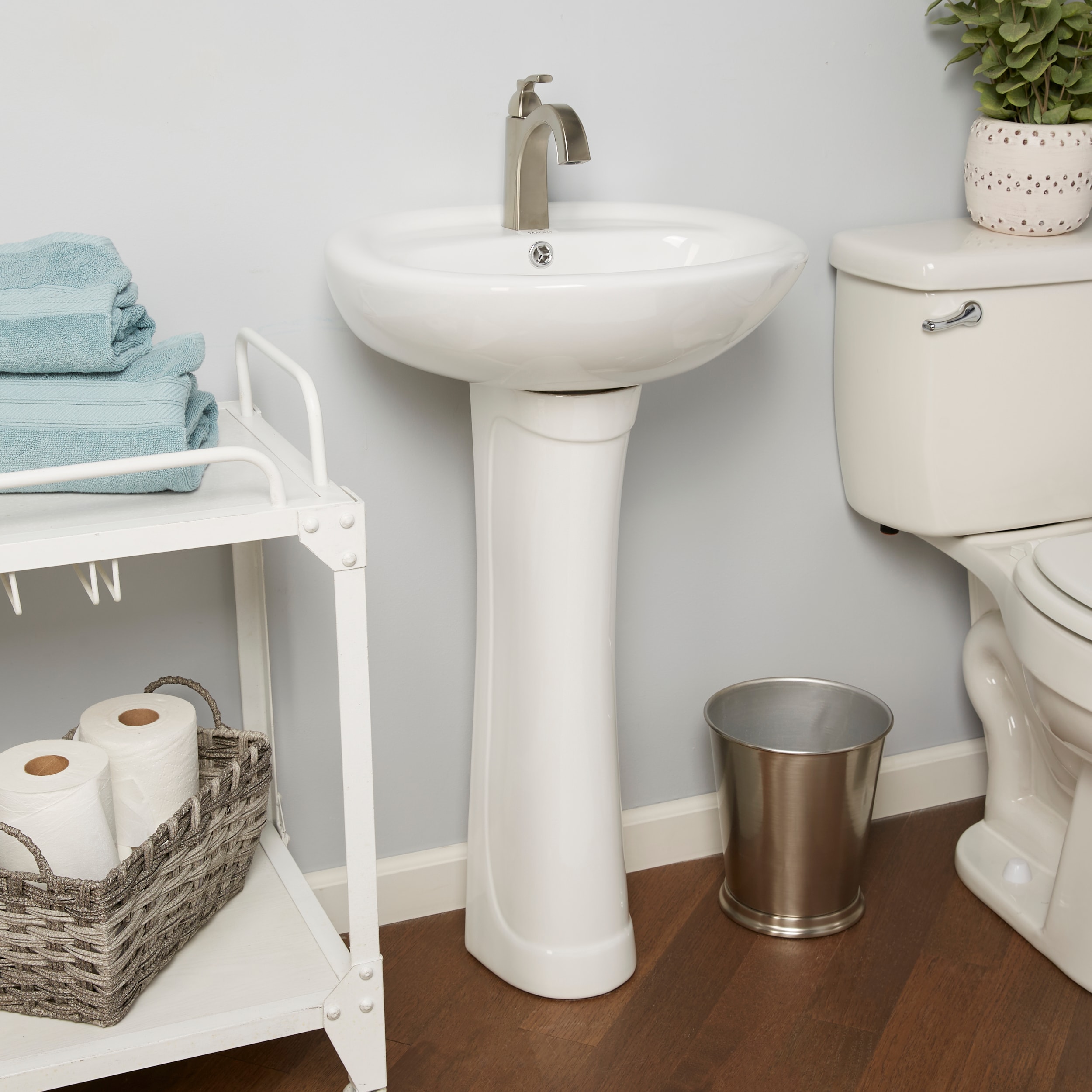 Lavabo de pedestal Barclay Ashley en porcelana vitrificada blanco moderno, combo de lavabo de pedestal (15.25 pulgadas x 19.75 pulgadas x 32.125 pulgadas) - 3-9161WH