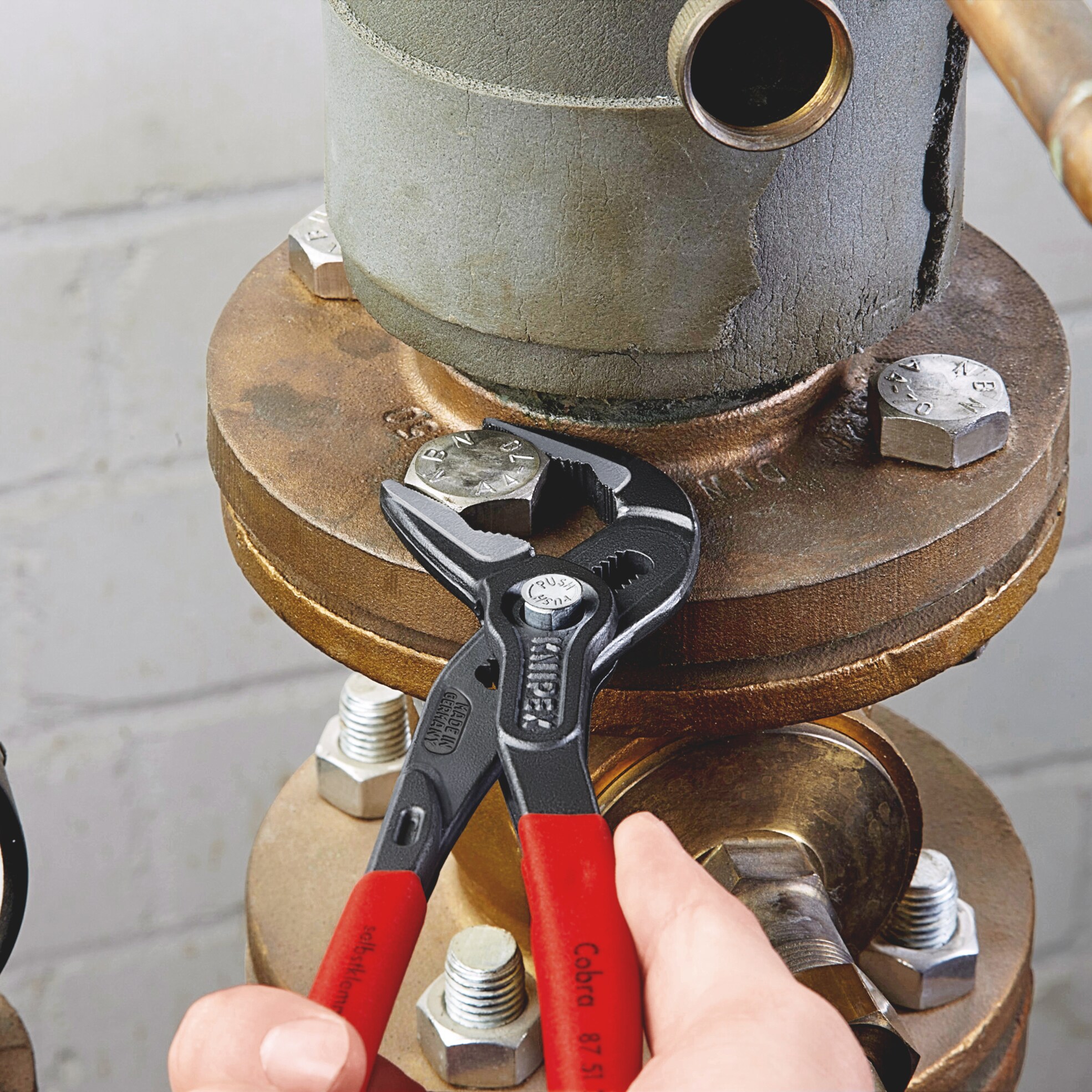 KNIPEX Tenazas de lengüeta y ranura Cobra de 9.6 pulgadas - 87 51 250