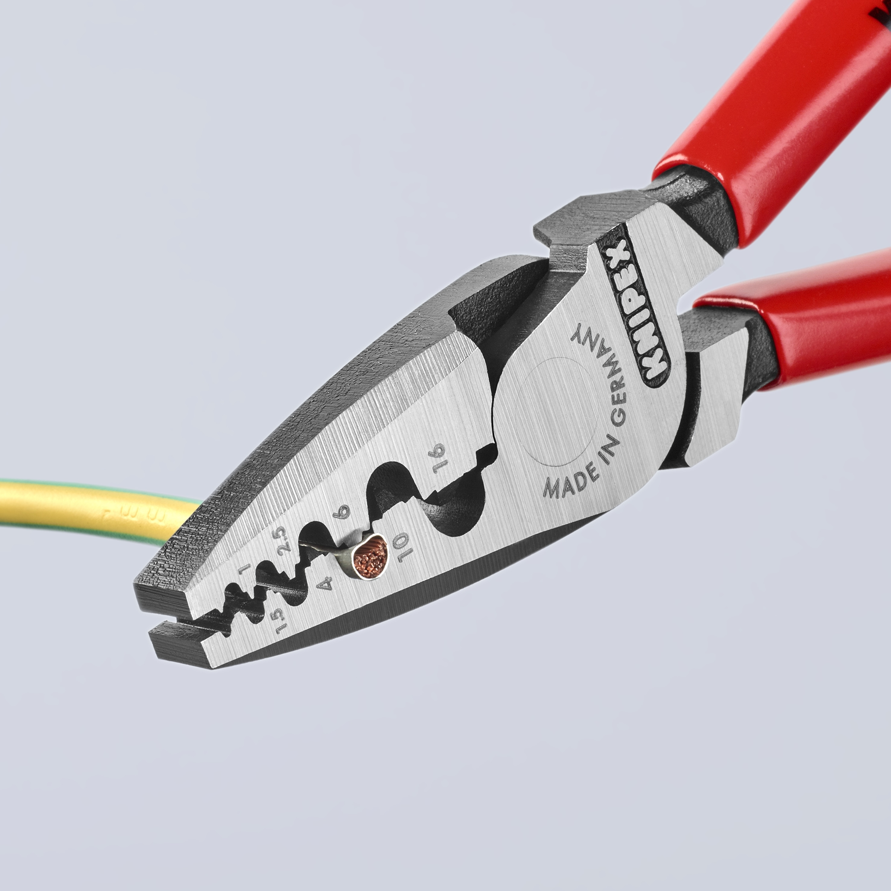 KNIPEX Pinzas de Crimpado con Mangos Rojos Sumergidos 7.1 pulgadas Pinzas de Crimpado Eléctrico para Terminal de Cable (Férulas) - Capacidad de 0.25 a 16 mm2 - 97 71 180