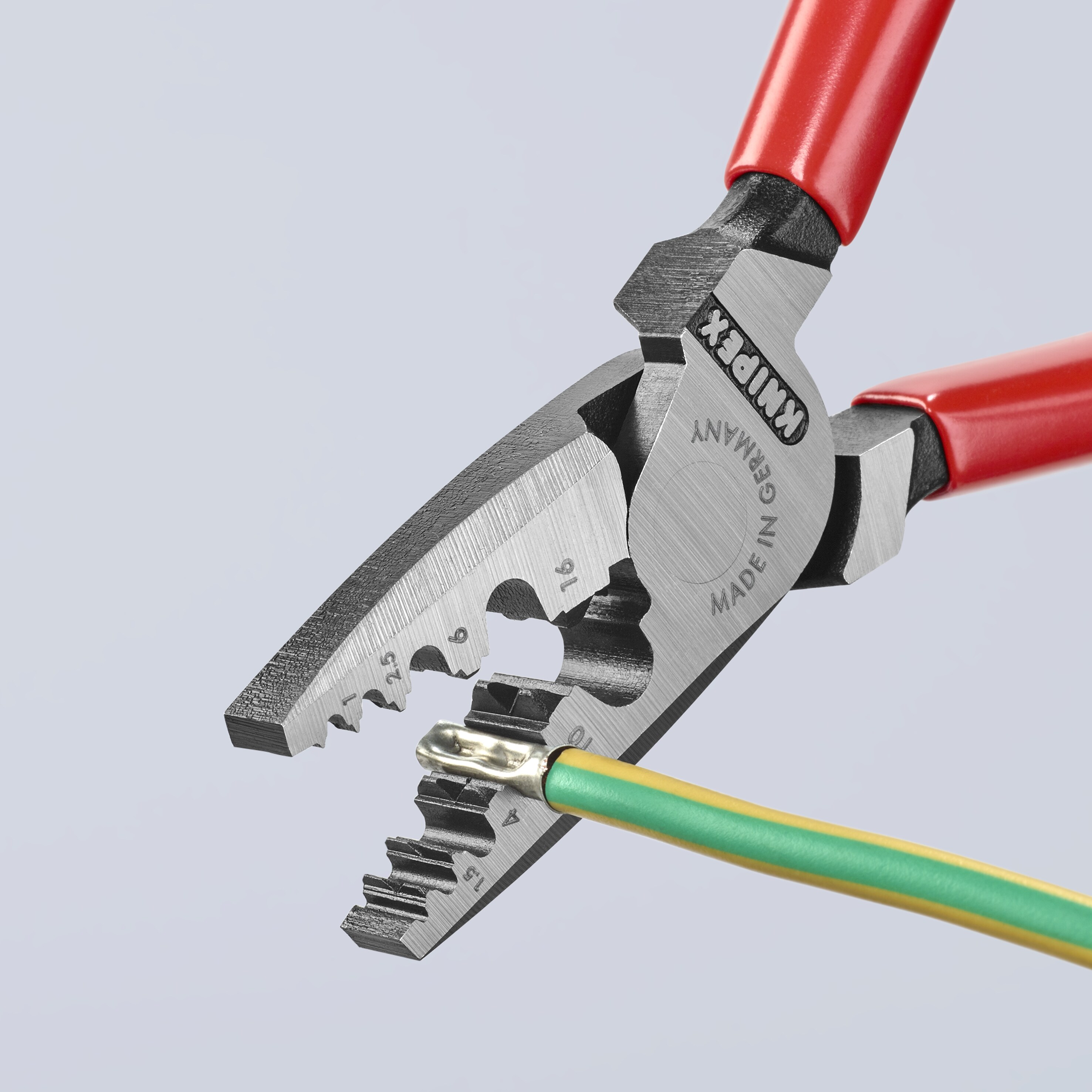 KNIPEX Pinzas de Crimpado con Mangos Rojos Sumergidos 7.1 pulgadas Pinzas de Crimpado Eléctrico para Terminal de Cable (Férulas) - Capacidad de 0.25 a 16 mm2 - 97 71 180