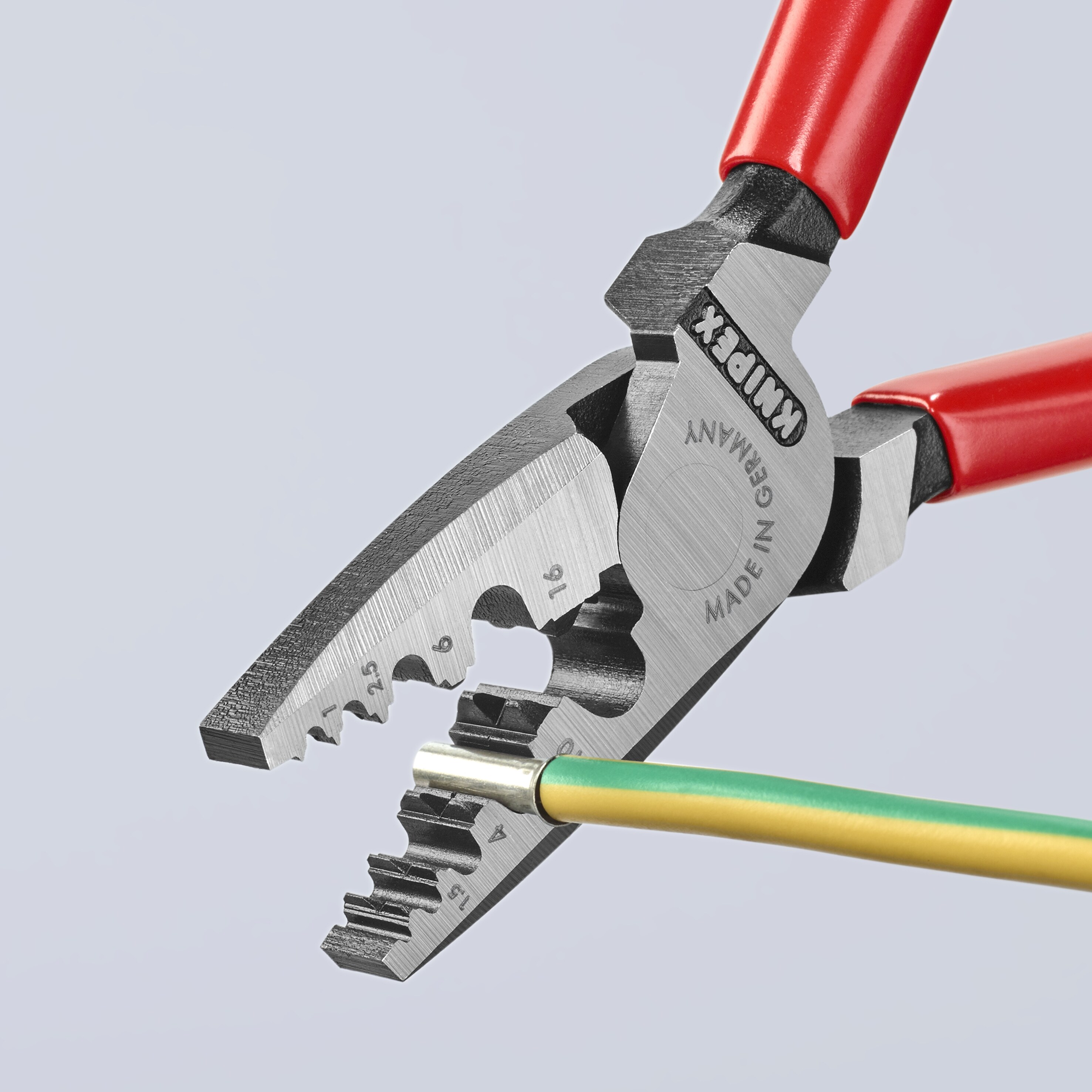KNIPEX Pinzas de Crimpado con Mangos Rojos Sumergidos 7.1 pulgadas Pinzas de Crimpado Eléctrico para Terminal de Cable (Férulas) - Capacidad de 0.25 a 16 mm2 - 97 71 180
