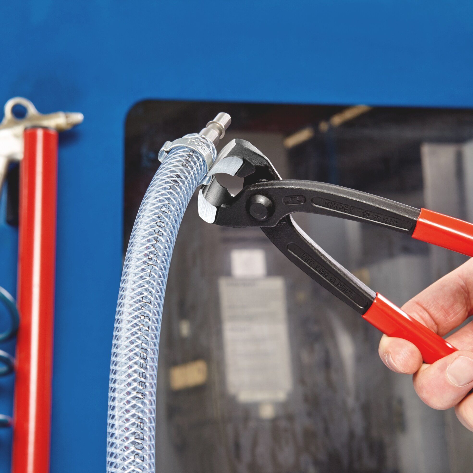 KNIPEX 8.85 pulgadas Rojo Cromo Acero al Cromo Vanadio Multiherramienta para Automóviles con Mango Sumergido - 10 98 I220