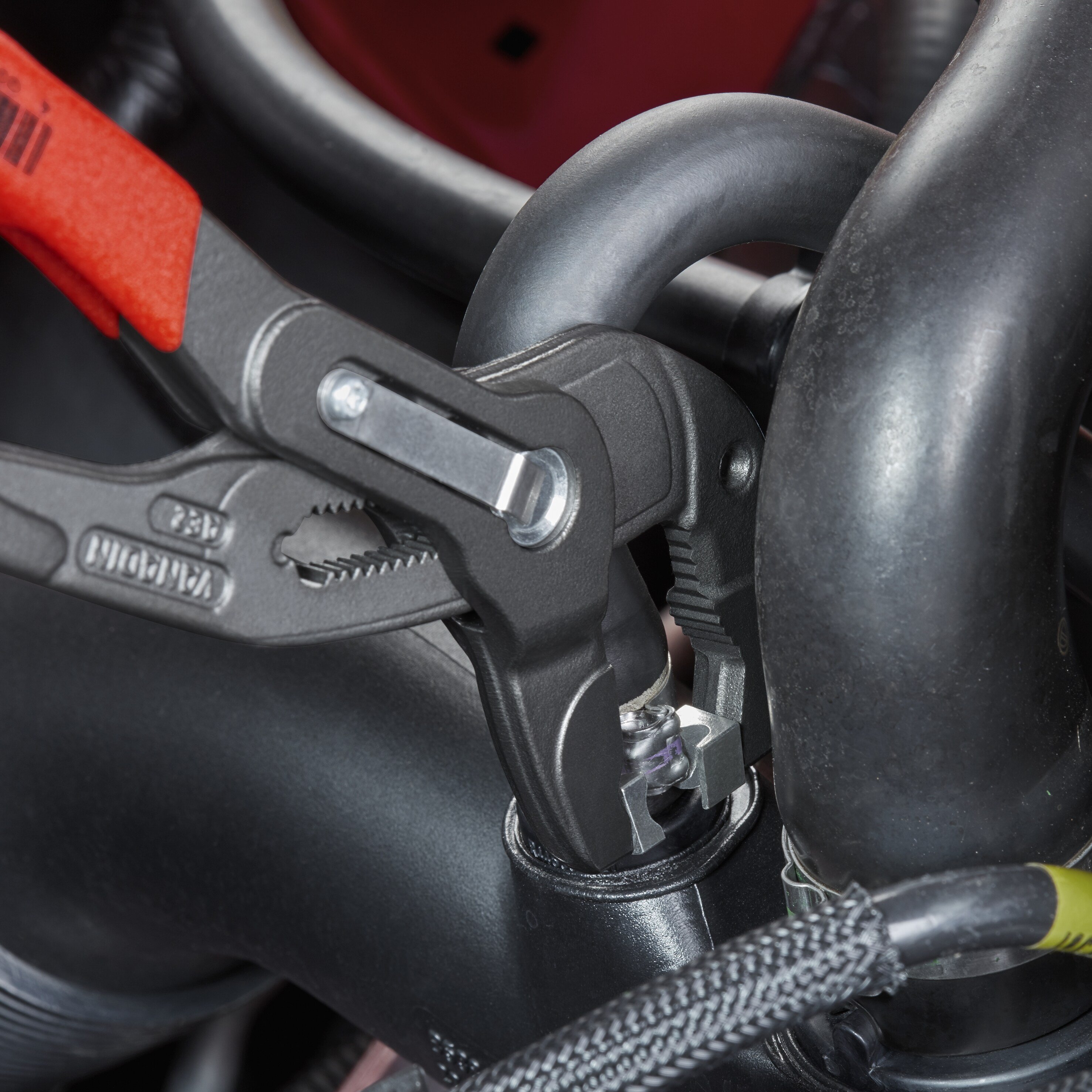 KNIPEX 9.9 pulgadas Pinzas de lengüeta y ranura para aplicaciones automotrices con puntas giratorias y mordazas con botón operado - 85 51 250 C