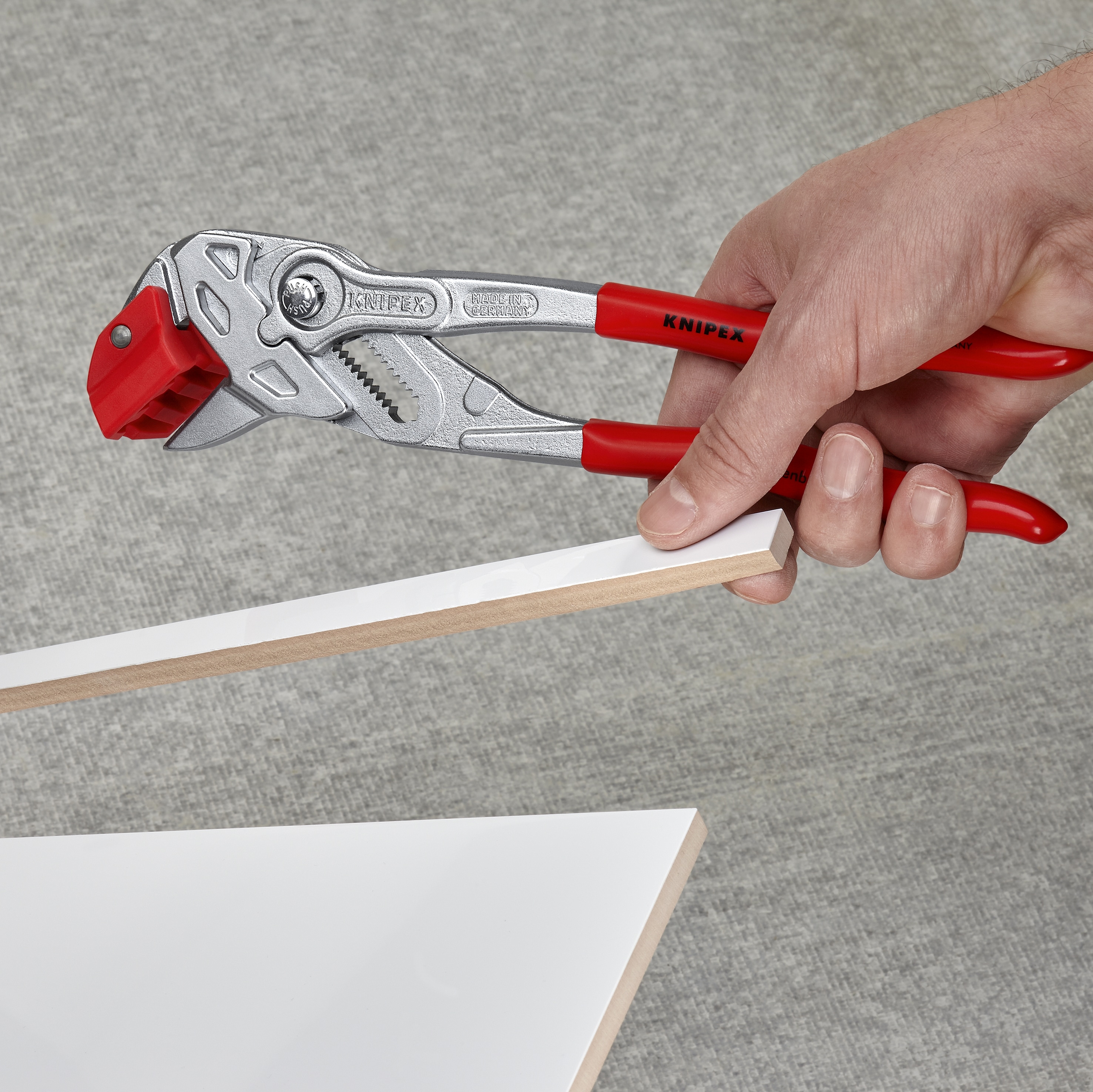 KNIPEX Llave de alicate roja de 10.4 pulgadas con mango sumergido para fontanería - Tamaño de mandíbula 0.5 - Acero cromo-vanadio - 91 13 250