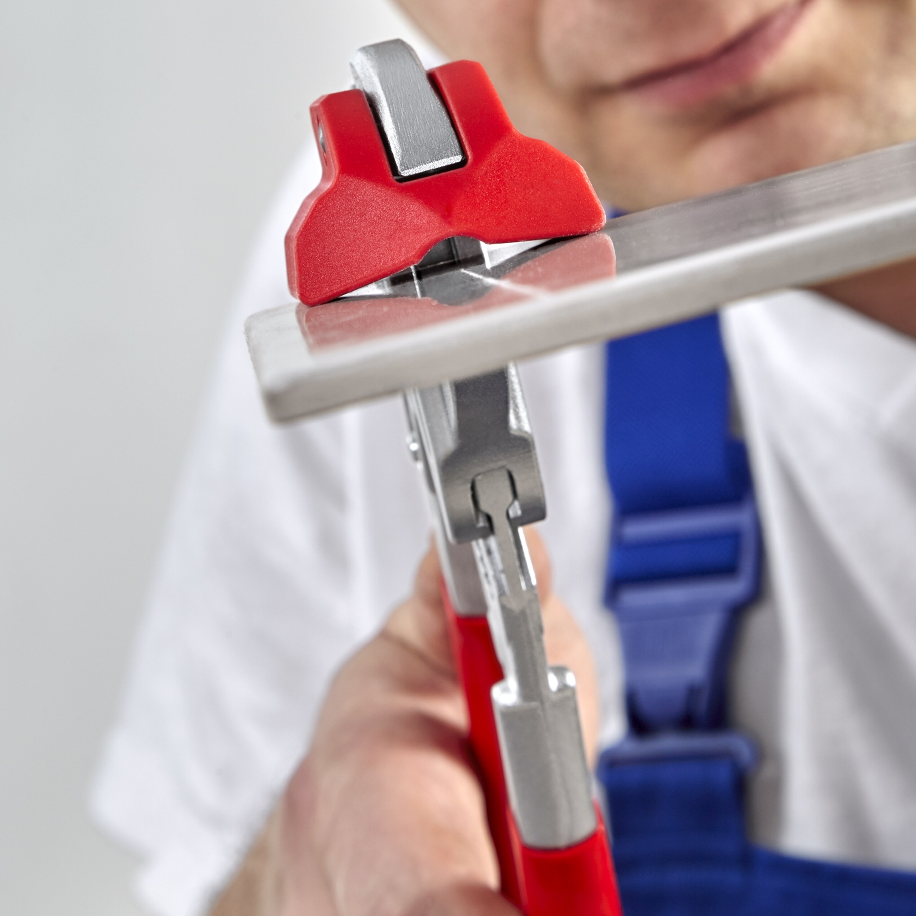 KNIPEX Llave de alicate roja de 10.4 pulgadas con mango sumergido para fontanería - Tamaño de mandíbula 0.5 - Acero cromo-vanadio - 91 13 250