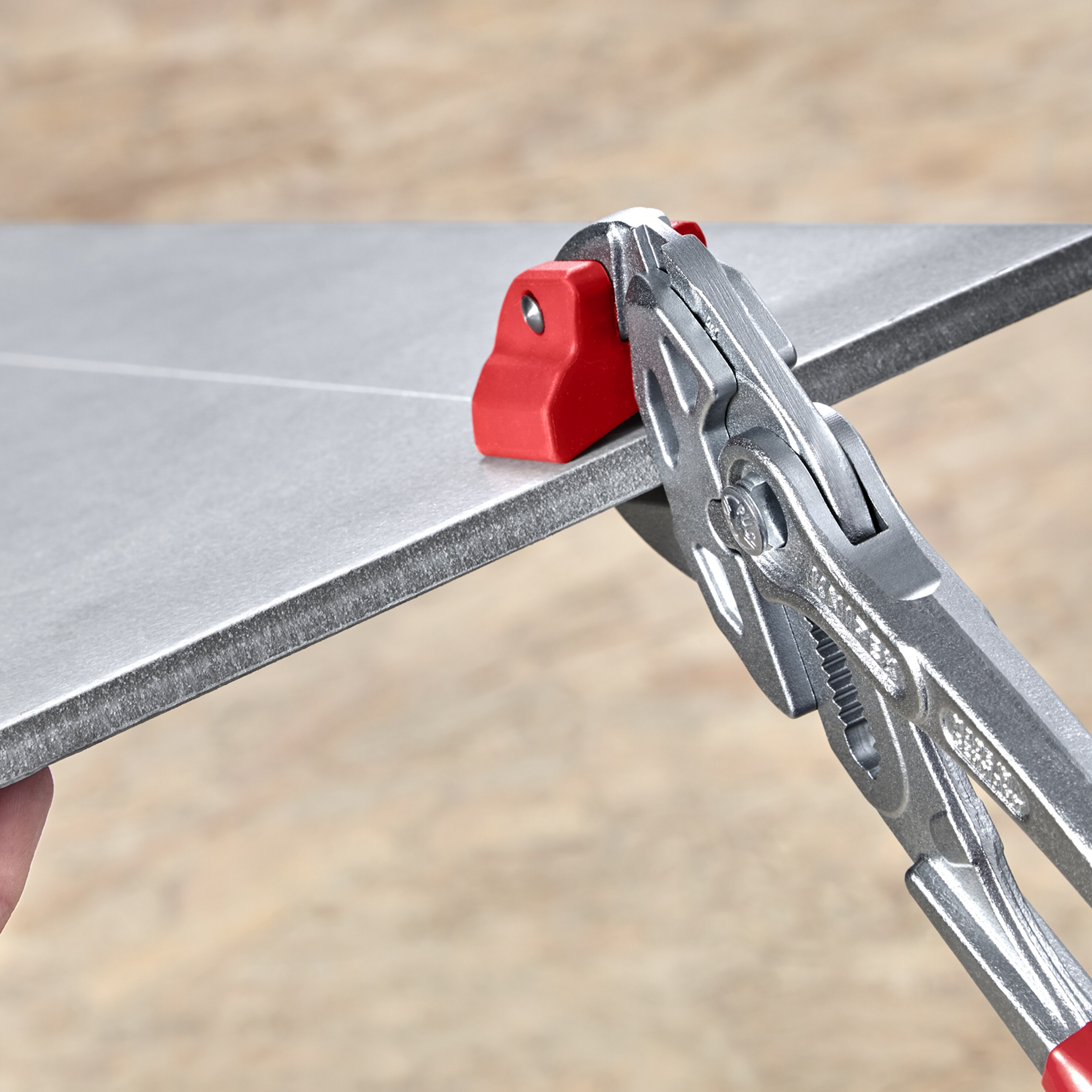 KNIPEX Llave de alicate roja de 10.4 pulgadas con mango sumergido para fontanería - Tamaño de mandíbula 0.5 - Acero cromo-vanadio - 91 13 250