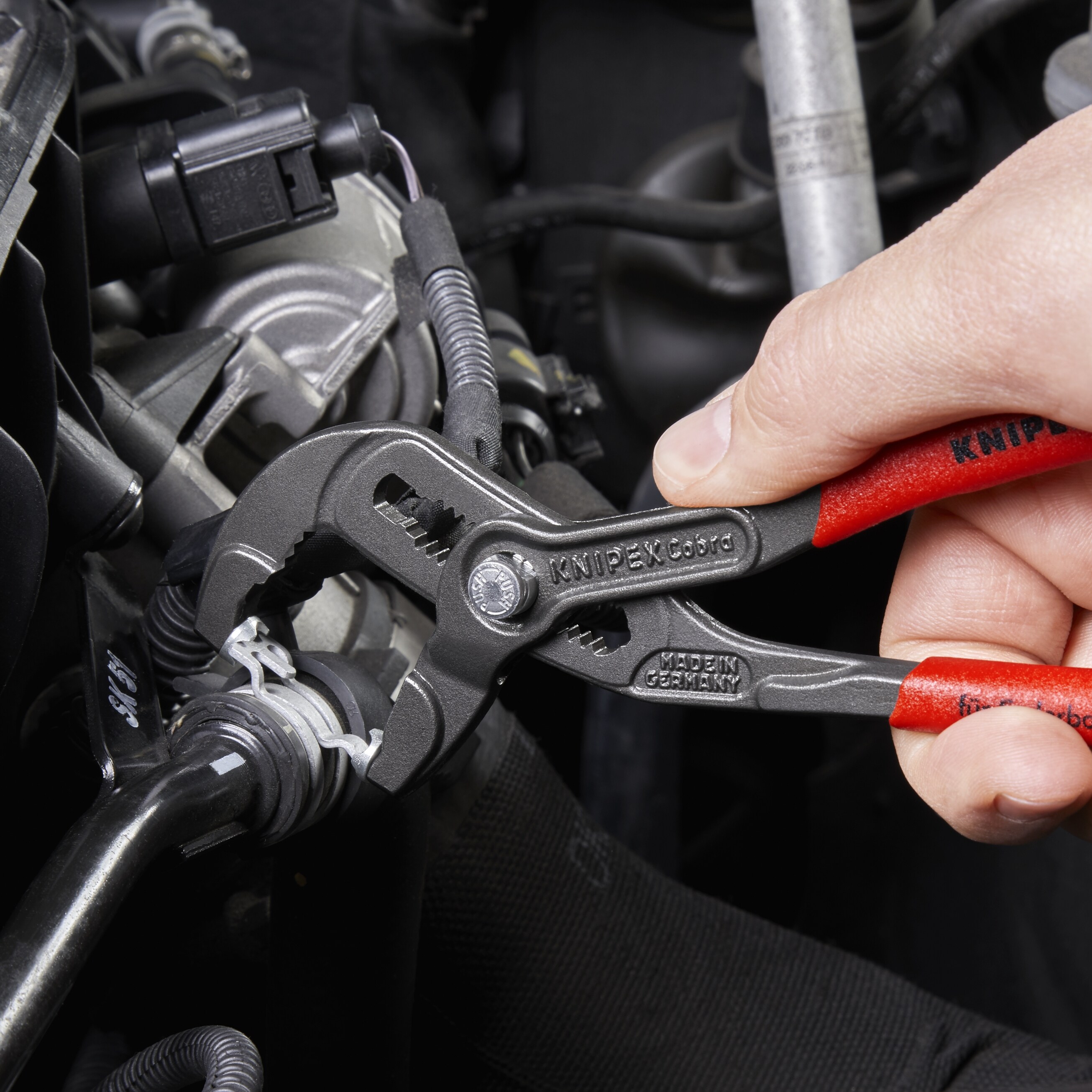 Pinzas de lengüeta y ranura de 7.5 pulgadas KNIPEX con mango recubierto para aplicaciones automotrices - 85 51 180 A