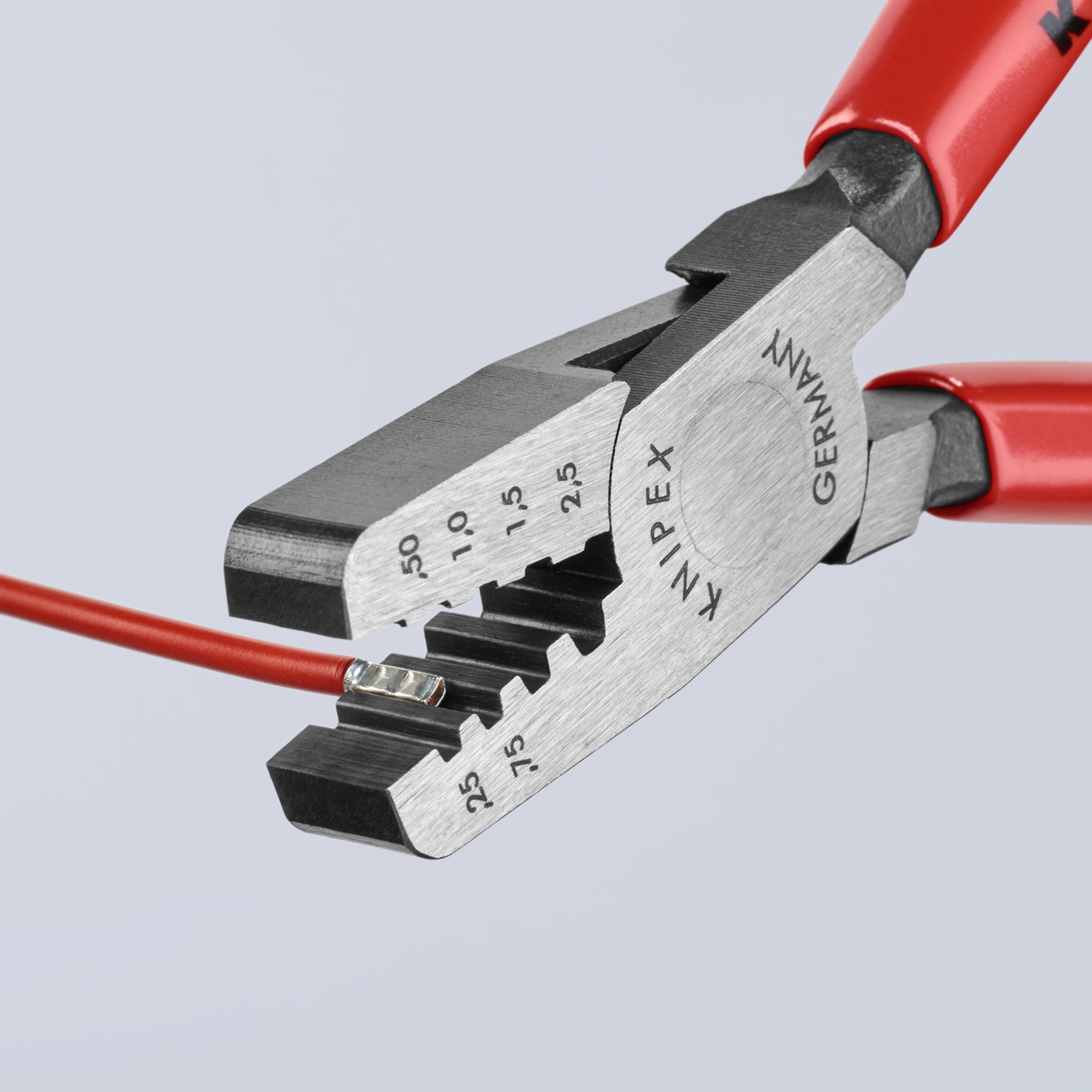 KNIPEX Prensadora Roja KNIPEX de 5.85 pulgadas para terminales (férulas) - Capacidad de 0.25 a 2.5 mm2 - 97 61 145 A
