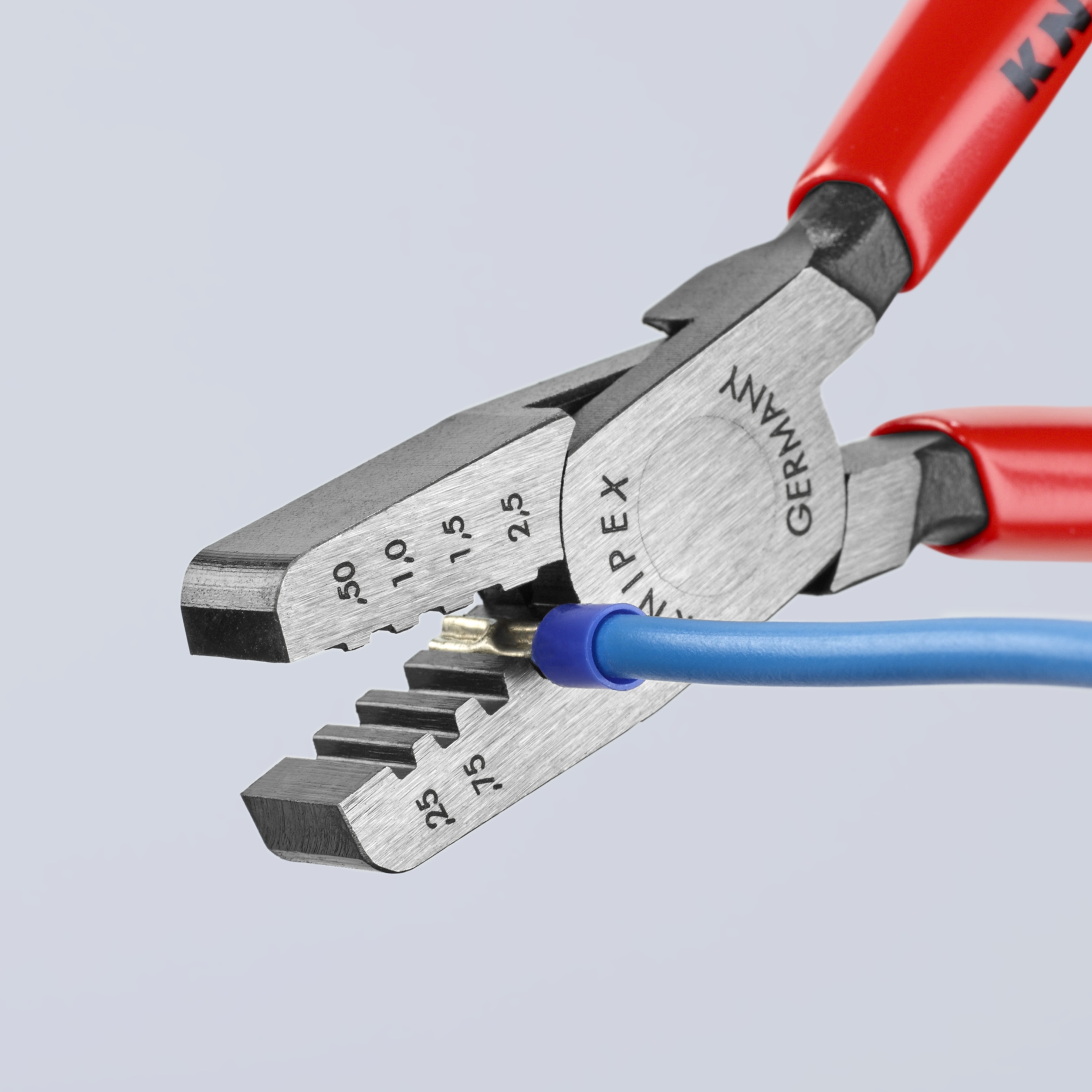 KNIPEX Prensadora Roja KNIPEX de 5.85 pulgadas para terminales (férulas) - Capacidad de 0.25 a 2.5 mm2 - 97 61 145 A