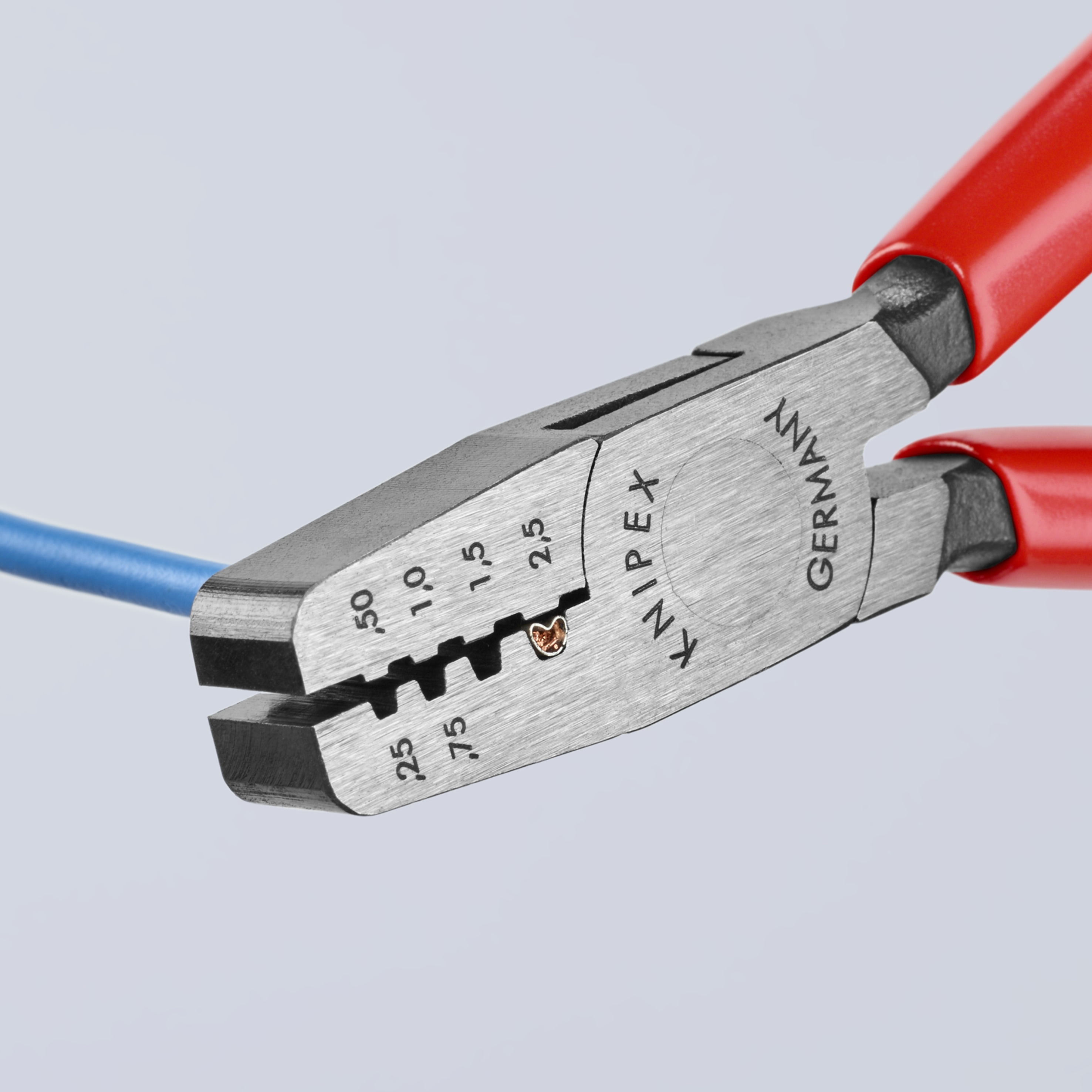 KNIPEX Prensadora Roja KNIPEX de 5.85 pulgadas para terminales (férulas) - Capacidad de 0.25 a 2.5 mm2 - 97 61 145 A