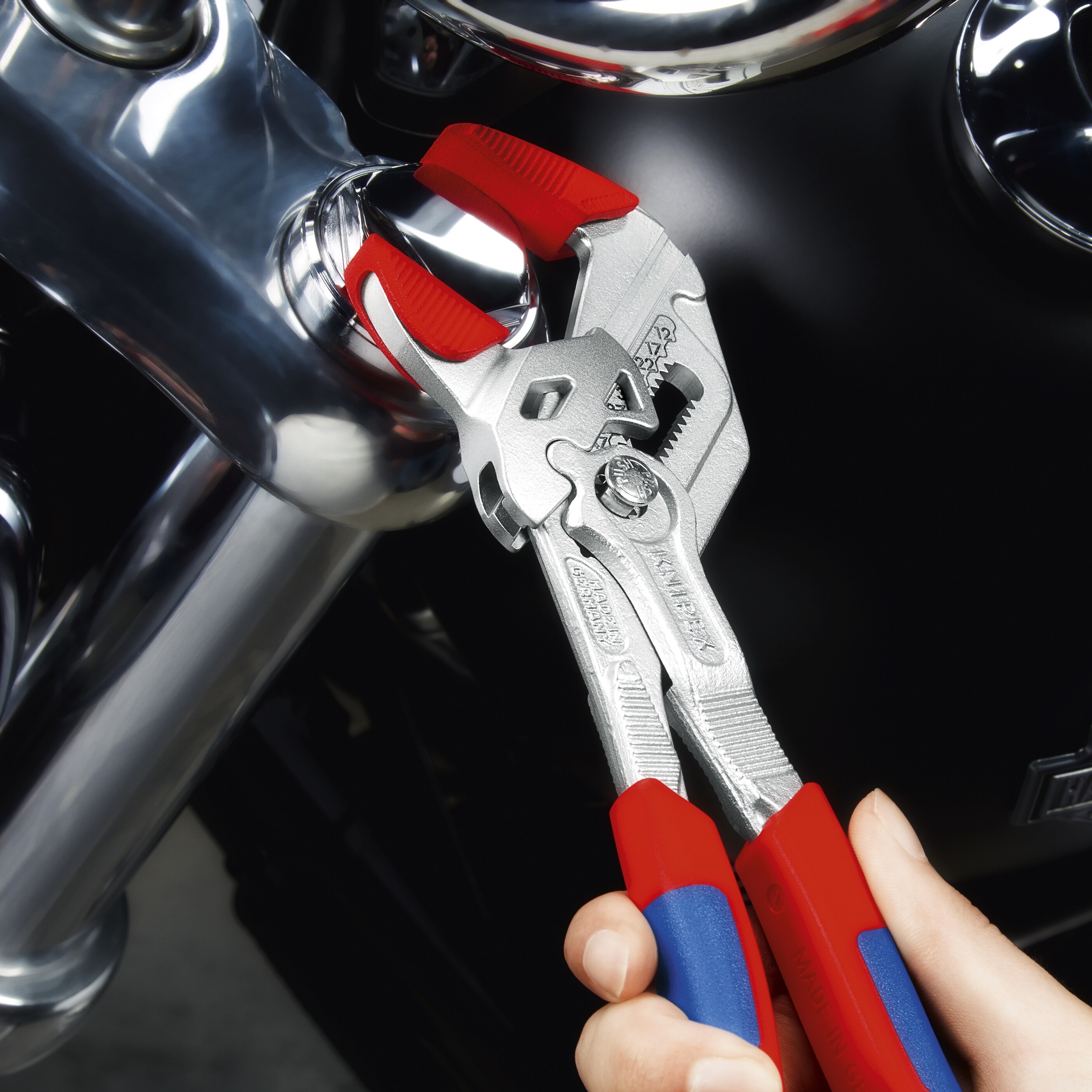 KNIPEX Llave de Prensa de 10.43 pulgadas y pinzas de lengüeta y ranura - 86 05 250