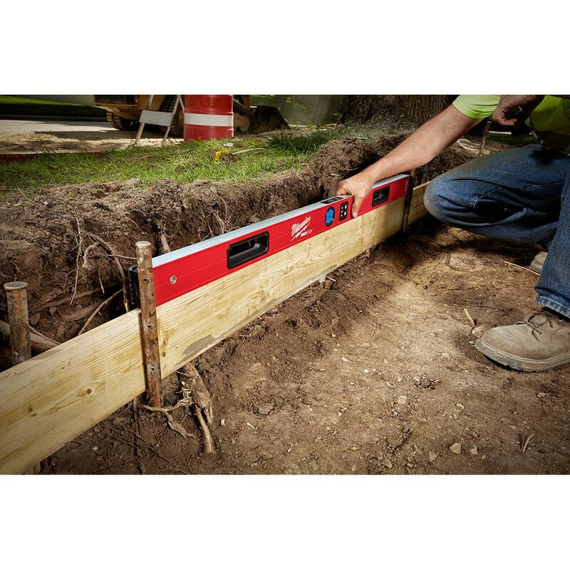 Nivel de caja digital REDSTICK de Milwaukee de 72 pulgadas con tecnología de medición con punta precisa - MLDIG72