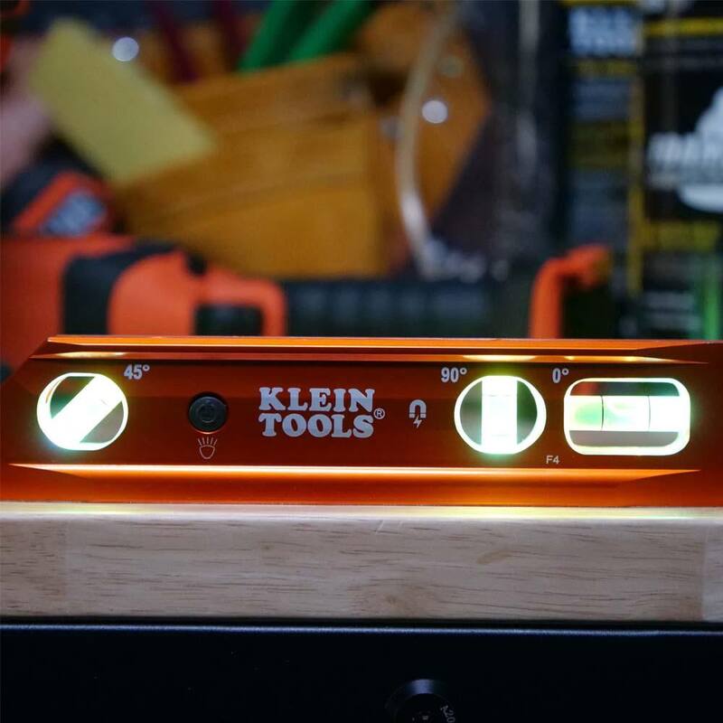 Herramientas Klein 9 in. Nivel de torpedo de billete con imán de tierras raras iluminado - 935RBLT