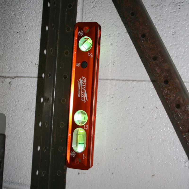 Nivel de torpedo magnético iluminado de aluminio de 9 pulgadas Swanson con 3 burbujas de nivel, regla grabada y borde recto - TLL049M