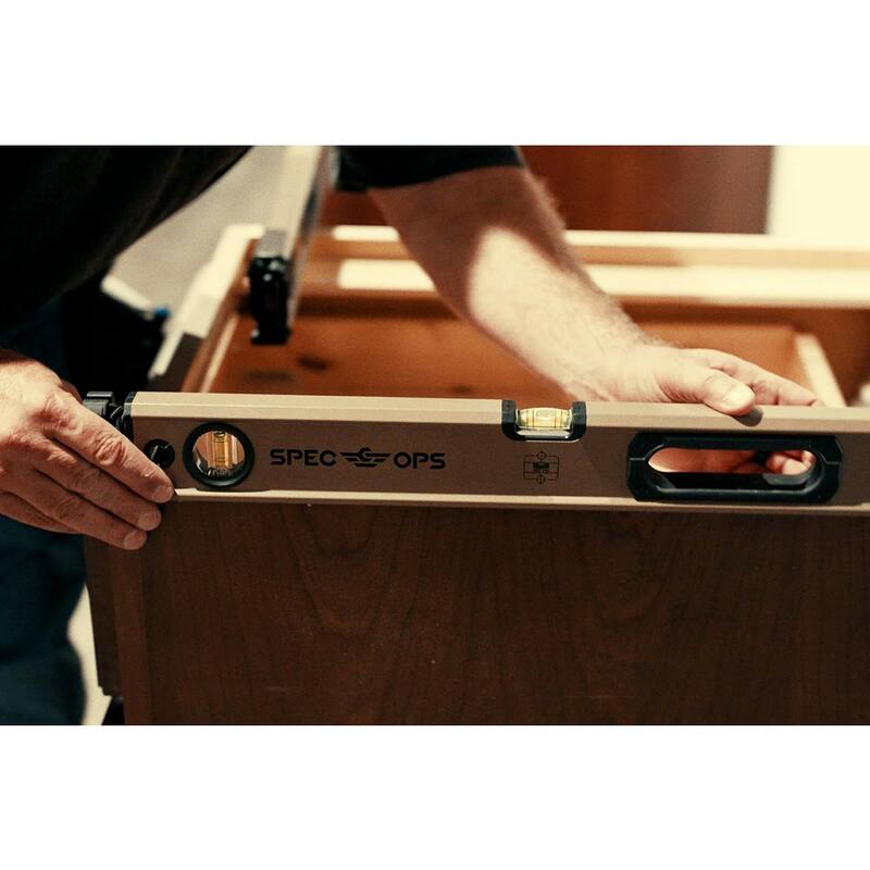 Nivel de caja magnética SPEC OPS de 24 pulgadas, Sistema de Bungee para torniquete, Bloque de burbujas un 33% más grande, Aluminio, 3% Donado a Veteranos - SPEC-LEVEL24M
