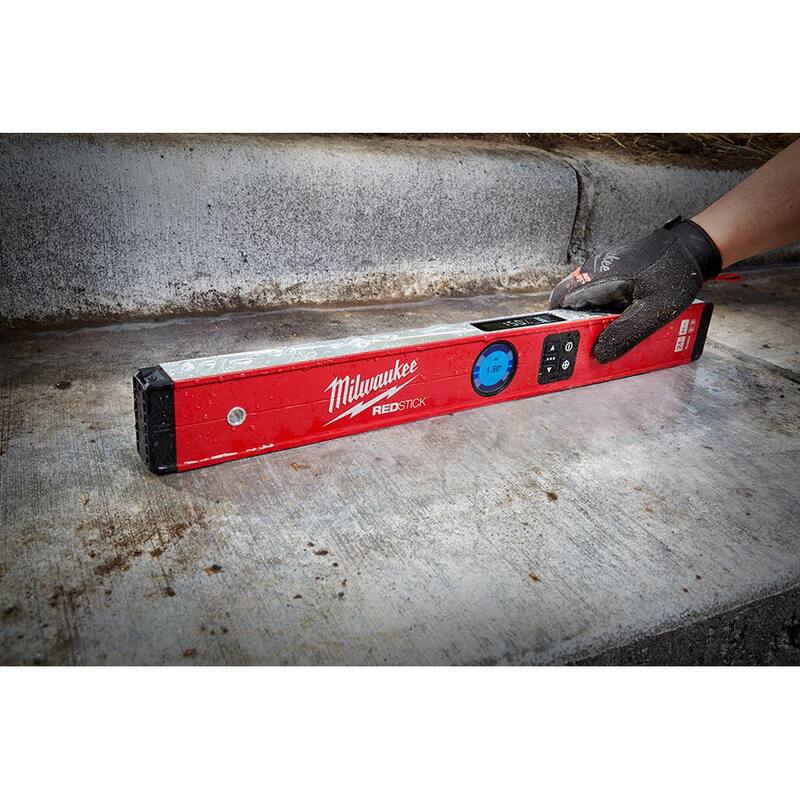 Nivel de caja digital REDSTICK de Milwaukee de 24 pulgadas con tecnología de medición de punto de aguja y kit de fuente de energía portátil - MLDIG24-48-59-2013