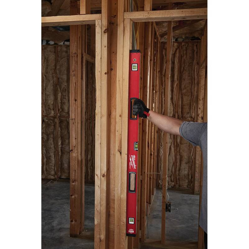 Set de niveles de caja Milwaukee REDSTICK de 24 y 48 pulgadas con escuadra para vigas de 7 pulgadas (3 piezas) - MLBXS48-MLSQ070