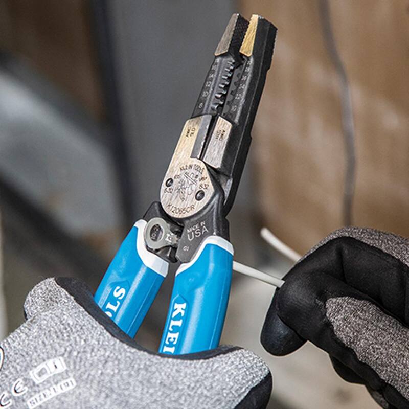Herramienta multitarea Klein-Kurve de Klein Tools para pelar, cortar y crimpar alambre pesado, calibre 8-20 - K12065CRSEN.
