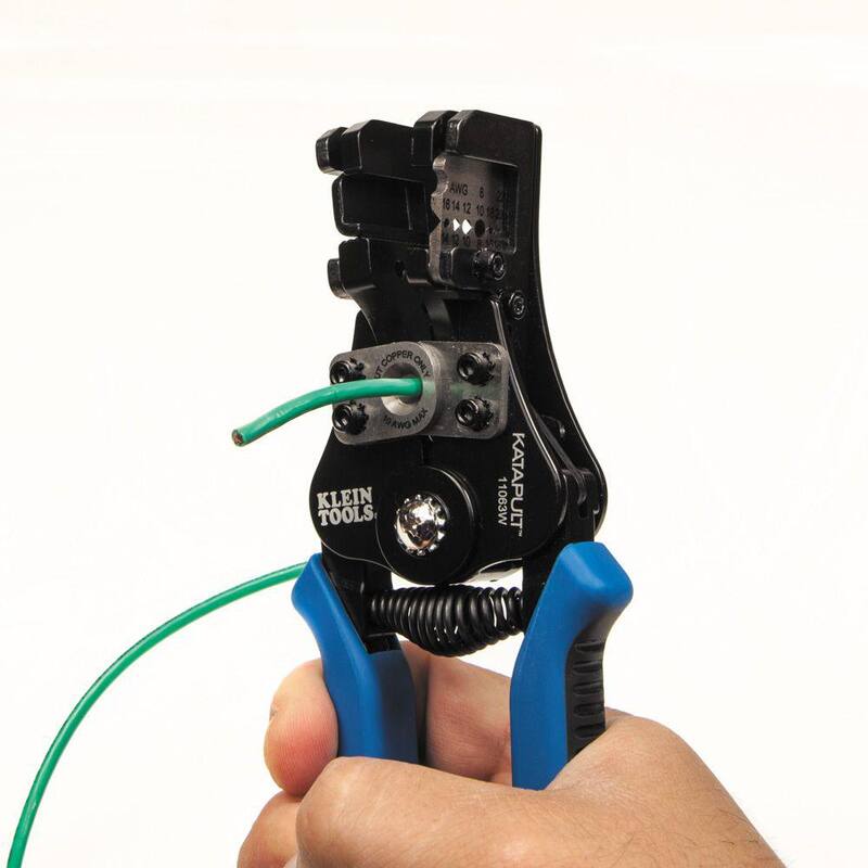 Herramienta cortadora y peladora de alambre Katapult de Klein Tools para alambre sólido de 8-20 AWG y alambre trenzado de 10-22 AWG - 11063W