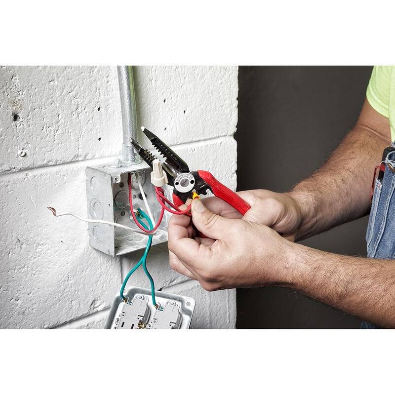 Milwaukee 9 pulgadas 7 en 1 Combinación de pelacables y cortadores de alambre y destornillador de 13 en 1 con mango acolchado - 48-22-3078-48-22-2880