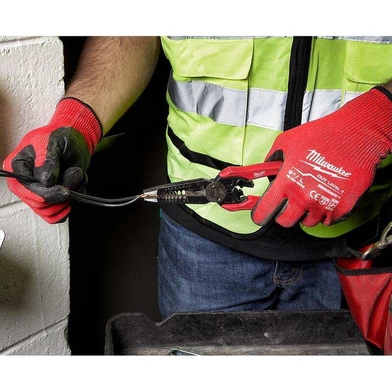 Milwaukee 9 pulgadas 7 en 1 Combinación de pelacables y cortadores de alambre y destornillador de 13 en 1 con mango acolchado - 48-22-3078-48-22-2880